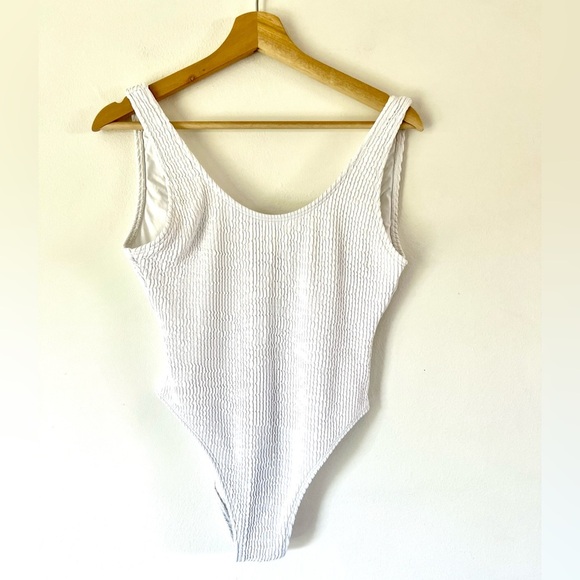 Luli Fama Pura Curiosidad White Textured Tank One Piece Size Large - Picture 3 of 11